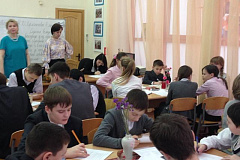 Поэзия и музыка звучали в литературной гостиной школы № 2036 