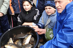   27 апреля 2013 года на озере Белом в Косино прошла акция по зарыблению водоёма